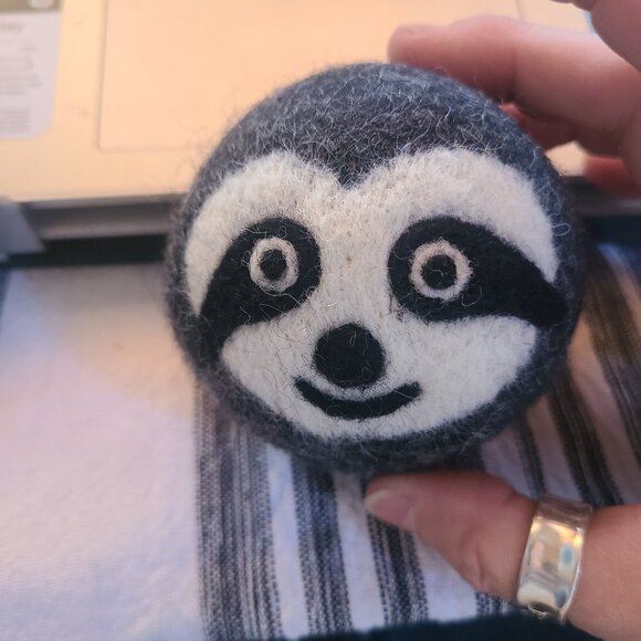 Friendsheep Sloth Eco Dryer Balls  Set of 6 NEW Gray White Over 1000 Loads Each - Picture 1 of 6